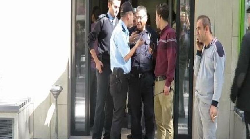 Alman K&uuml;lt&uuml;r Merkezi'nde Ş&uuml;pheli Paket Paniği