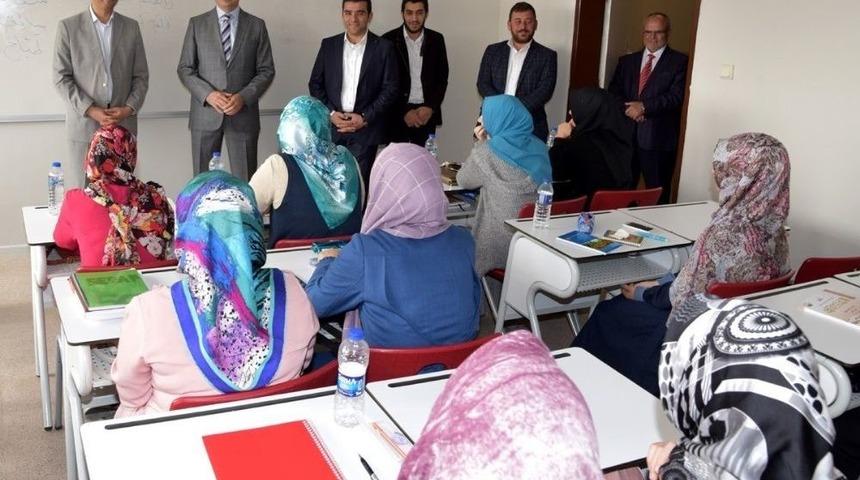 Başkan Altay, İslami İlimler Fak&uuml;ltesini Ziyaret Etti