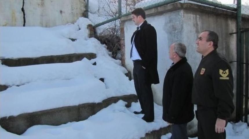 Duvardaki &Ccedil;atlaklar Korkutuyor