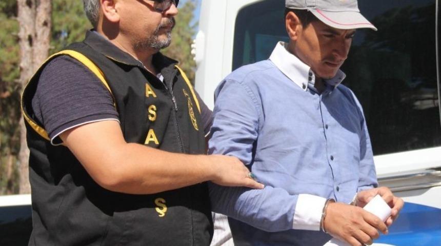 Suriyeli Gen&ccedil; Seyir Halindeki Kamyonetten Atılarak &Ouml;ld&uuml;r&uuml;lm&uuml;ş