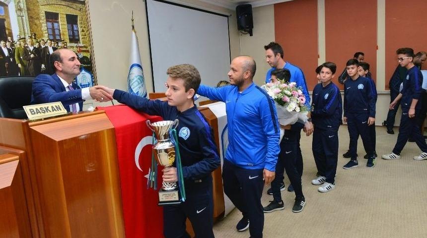 Yıldırım&rsquo;ın Gururları &Ouml;d&uuml;llendirildi