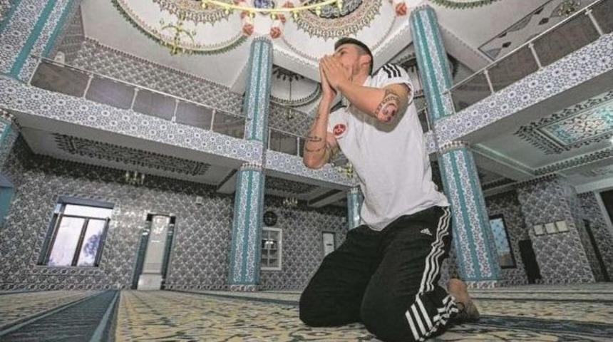 Alman Futbolcu M&uuml;sl&uuml;man Oldu