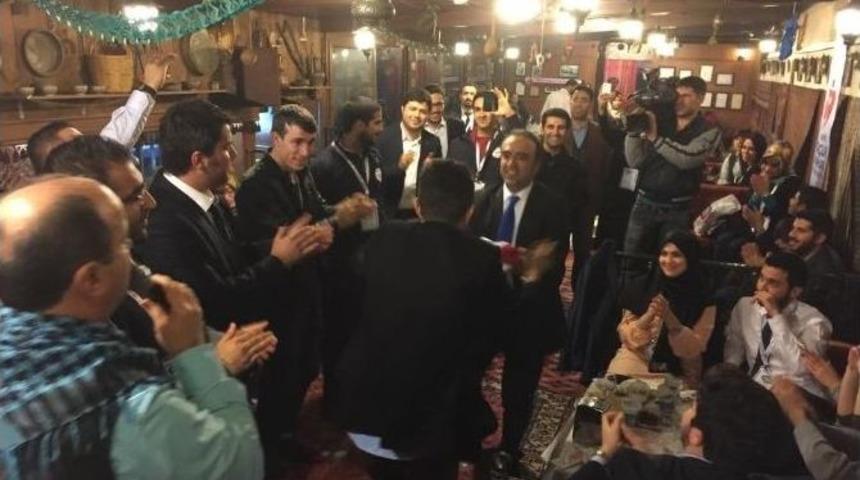 Ak Parti’li İçten Gençlerle Bir Araya Geldi