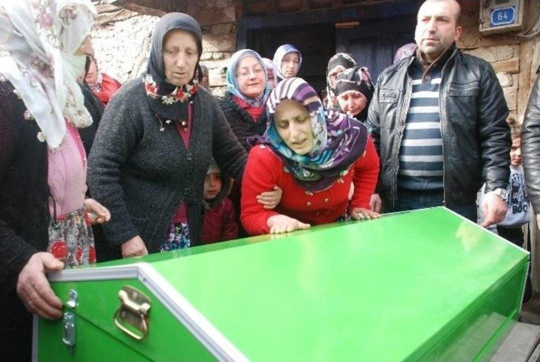 Nefes Borusuna Patlamış Mısır Tanesi Ka&ccedil;ması Sonucu &Ouml;len Bebek Toprağa Verildi