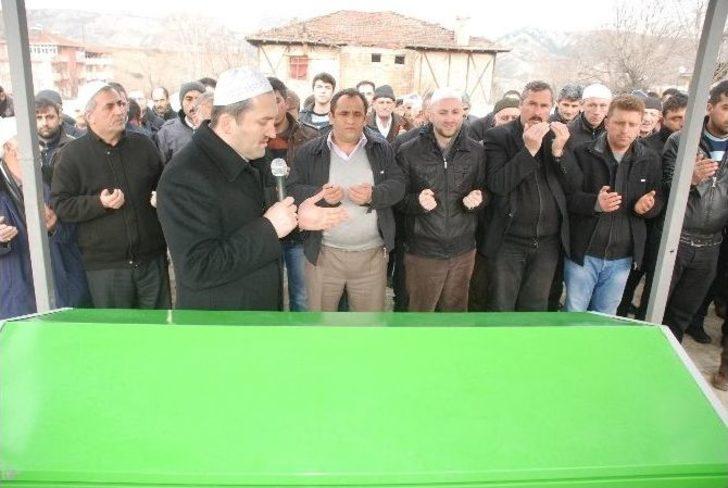 Nefes Borusuna Patlamış Mısır Tanesi Kaçması Sonucu Ölen Bebek Toprağa Verildi G5