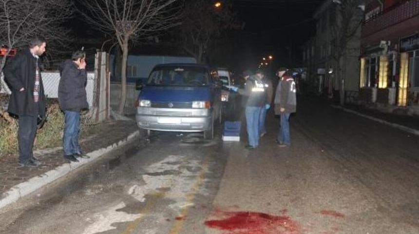 Eskişehir'de Polis, 2 Kişiyi Bı&ccedil;akla &Ouml;ld&uuml;ren 2 Ş&uuml;pheliyi Arıyor