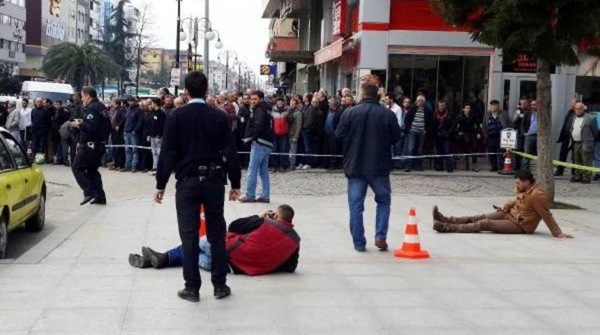 2 Kuzenini Sokakta Bacaklarından Vurdu