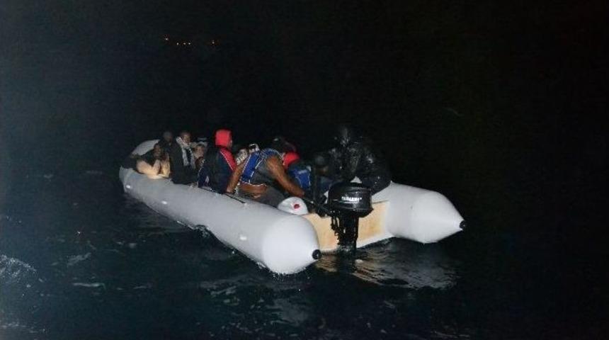 Sahil G&uuml;venlik Ekibinden Ege Denizinde Operasyon