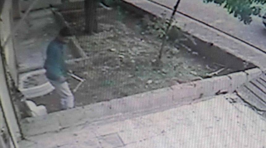 İş Yeri Sahibi İ&ccedil;eride İken D&uuml;kkanı Soymaya Kalktı