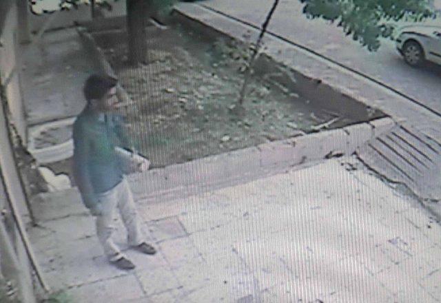 İş Yeri Sahibi İ&ccedil;eride İken D&uuml;kkanı Soymaya Kalktı 1