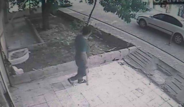 İş Yeri Sahibi İ&ccedil;eride İken D&uuml;kkanı Soymaya Kalktı 3