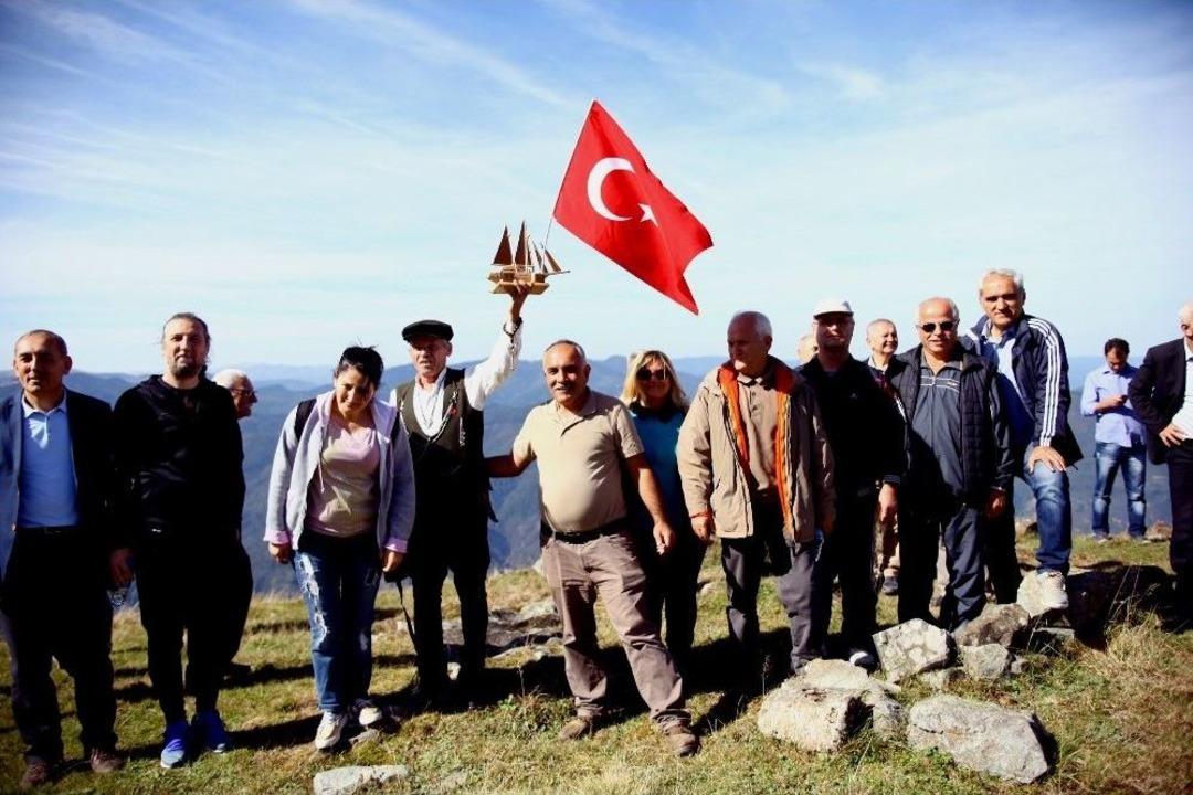 &lsquo;ya Tutarsa&rsquo; Deyip Tuz Ektiler