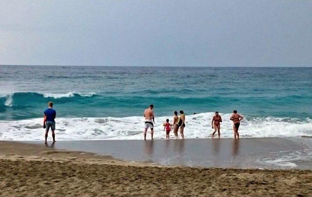 Yağmura Aldırış Etmeden Deniz Keyfi Yaptılar 1