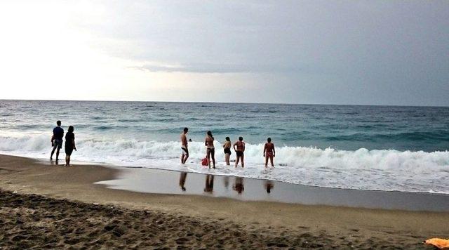 Yağmura Aldırış Etmeden Deniz Keyfi Yaptılar 2