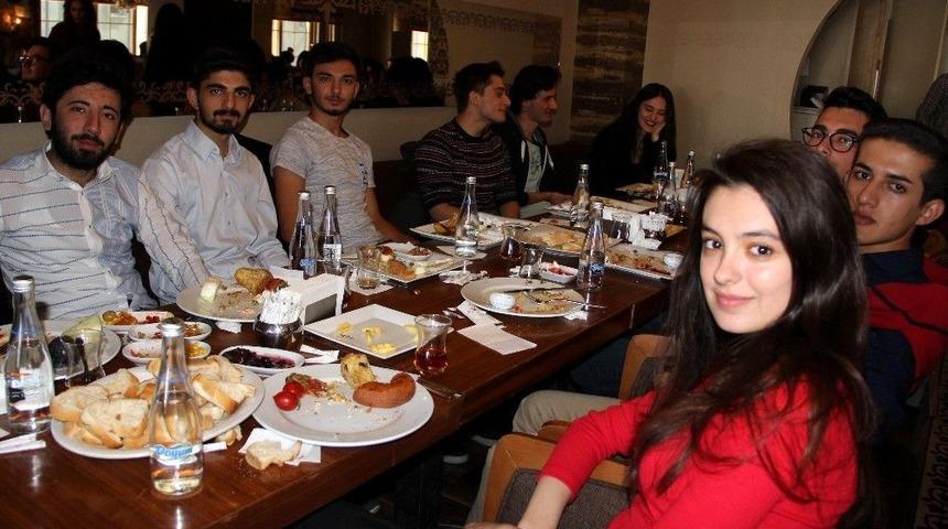 Geleceğin &rsquo;umutlu&rsquo; Doktorları: Emsa Atat&uuml;rk