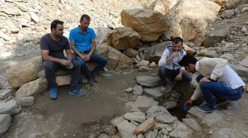 Şifalı Olduğu İleri S&uuml;r&uuml;len Suya Ziyaret&ccedil;i Akını