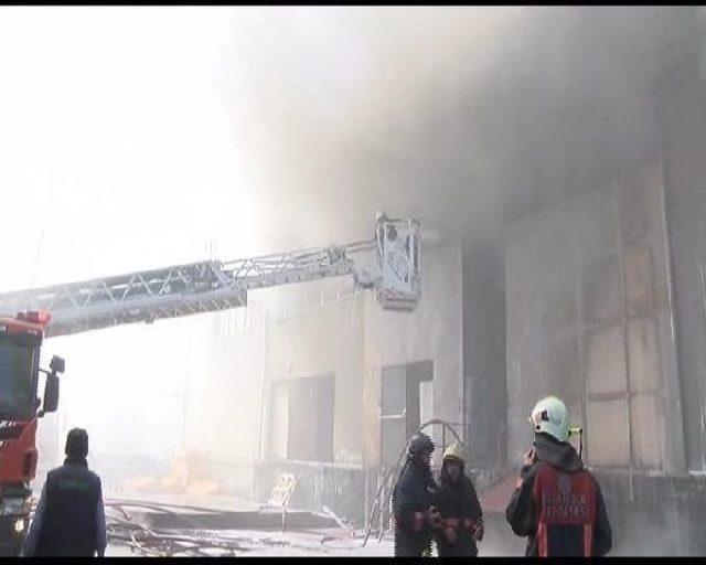 Hadımköy de Lojistik Deposunda Yangın (2) 1