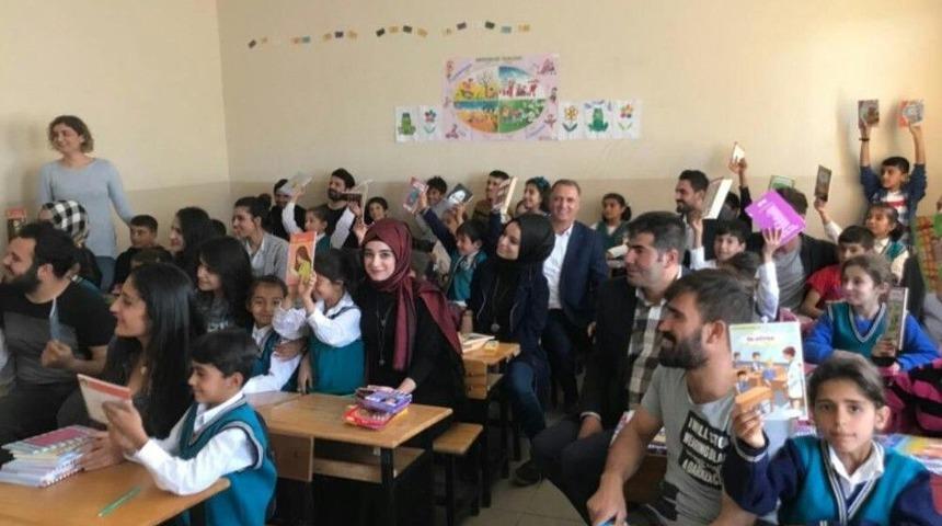 Bing&ouml;l&rsquo;de &Ouml;ğrencilere Kırtasiye Yardımı