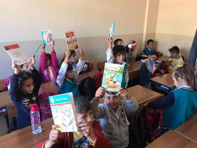 Bingöl’de Öğrencilere Kırtasiye Yardımı 1