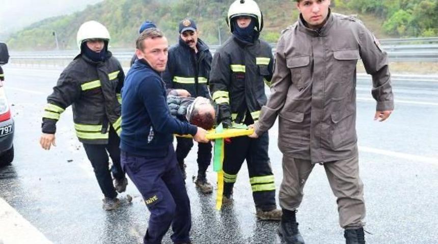 Hurdaya D&ouml;nen Ara&ccedil;ta Sıkışan S&uuml;r&uuml;c&uuml;y&uuml; Itfaiye Kurtardı