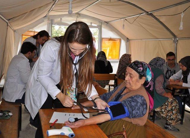 Tıp &Ouml;ğrencilerinden K&ouml;yde Sağlık Taraması 2