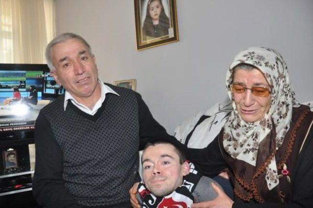 Engelli Beşiktaş Taraftarı Yusuf'u Mutlu Eden Sürpriz Ziyaret