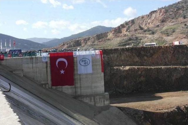 Kktc'ye Su Verecek Alaköprü Barajı Su Tutmaya Başladı