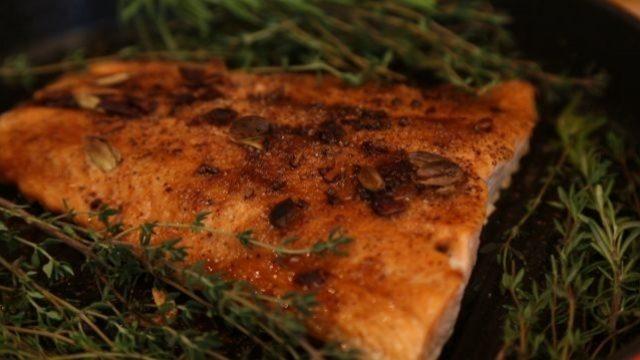 Soslu somon nasıl servis edilir?