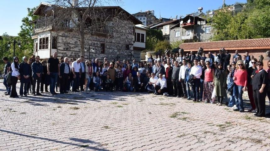 Uluslararası Tıbbi Aromatik Ve Boya Bitkileri Sempozyumu Sona Erdi