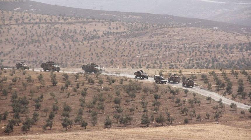 Sınıra Askeri Sevkiyat S&uuml;r&uuml;yor