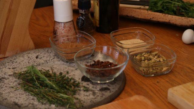 Soslu somon için gerekli malzemeler nelerdir?