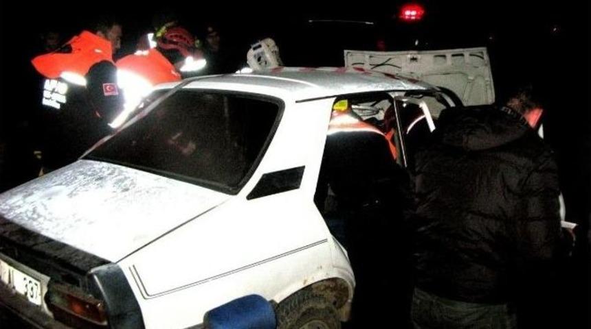 Aksaray&rsquo;da, Kamyonet Otomobille &Ccedil;arpıştı: 1 &Ouml;l&uuml;, 5 Yaralı