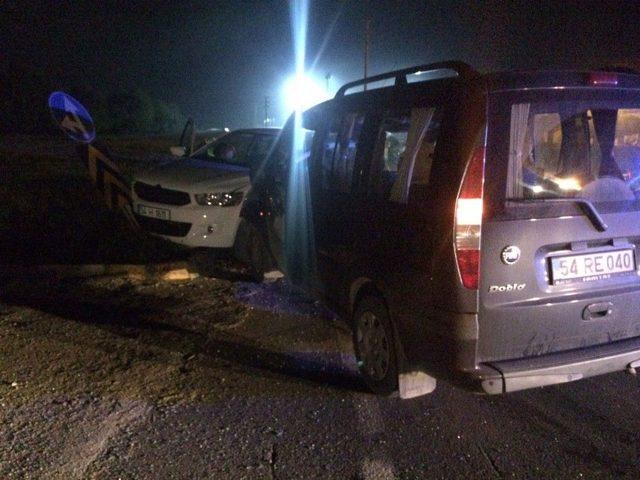 Sakarya’da Trafik Kazası: 3 Yaralı