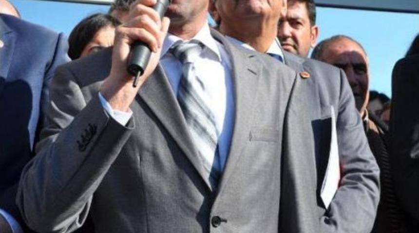 Didim'de Chp'li Başkan Yardımcısı'na Yapılan Saldırı Protesto Edildi