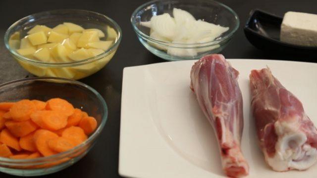 Et haşlama için gerekli olan malzemeler nelerdir?