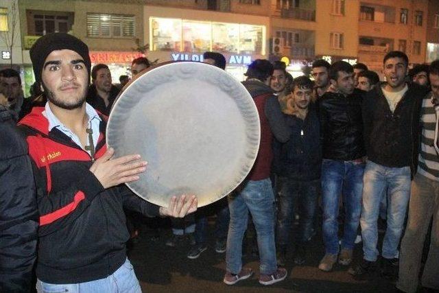 Hakkari&rsquo;de Kobani Kutlaması 2