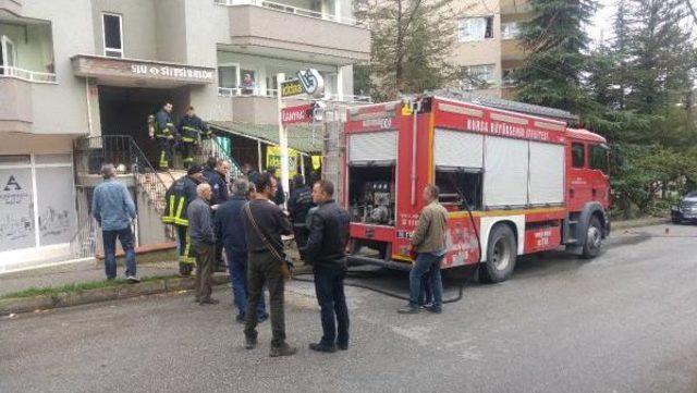 Bursa'da Bir Binanın Bodrumunda Çıkan Yangın Paniğe Yol Açtı