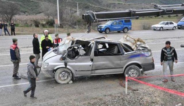 Hafızların Içinde Bulunduğu Minibüs Kaza Yaptı: 2 Ölü, 4 Yaralı