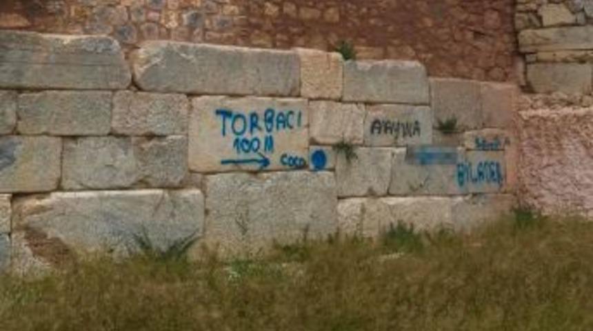 Zehir Tacirleri Uyuşturucuya Giden Yolu Okla İşaretledi