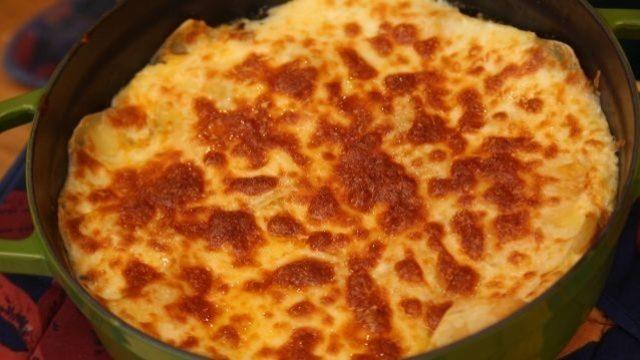 Sebzeli lazanya güveci nasıl servis edilir?