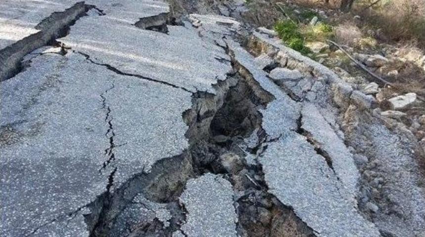 Kuşadası&rsquo;nda Toprak Kayması