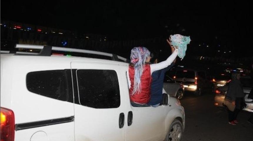 Batman&rsquo;da Kobani Kutlamaları