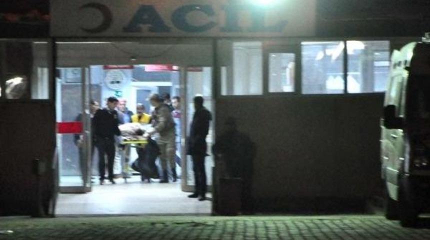 Sınırda Ka&ccedil;ak&ccedil;ılara Atacağı Gaz Bombası Elinde Patlayan Subay Yaralandı