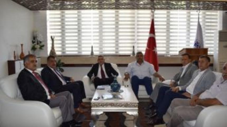 Sadıkoğlu Se&ccedil;im Gezilerini S&uuml;rd&uuml;r&uuml;yor