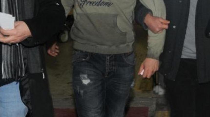 Tabancayla Bacaklarından Yaralandı