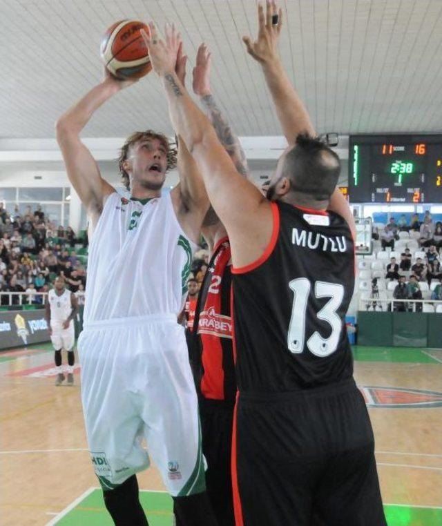 Yeşilgiresun Belediyespor - Muratbey Uşak: 64-61