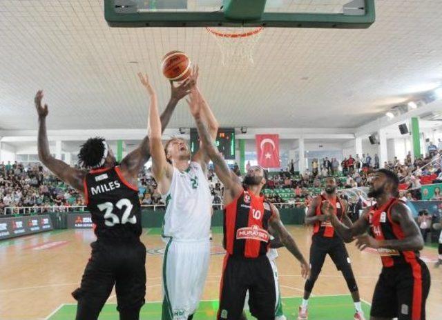 Yeşilgiresun Belediyespor - Muratbey Uşak: 64-61