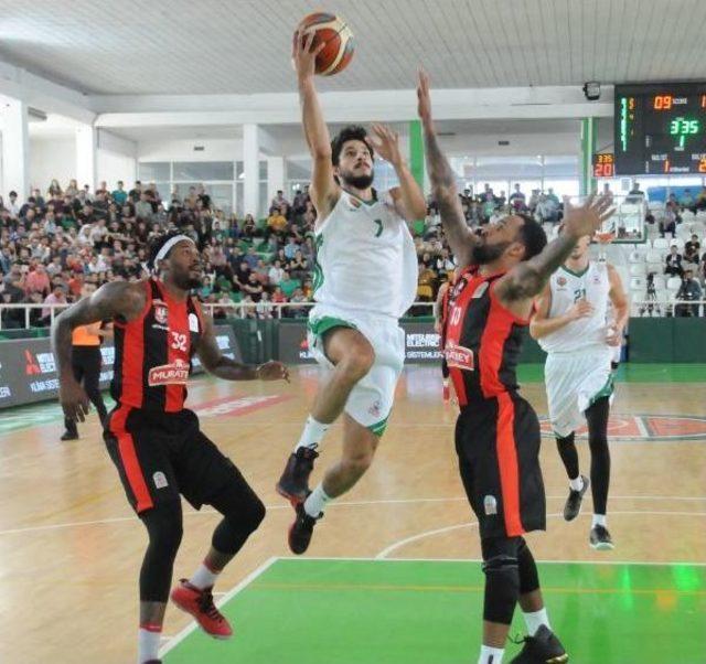 Yeşilgiresun Belediyespor - Muratbey Uşak: 64-61