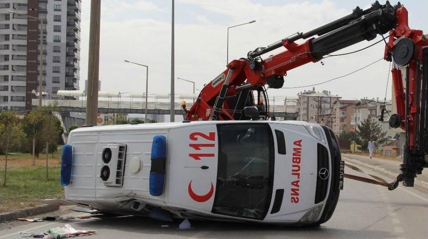 Gen&ccedil; Sağlık G&ouml;revlisi Kazada Hayatını Kaybetti