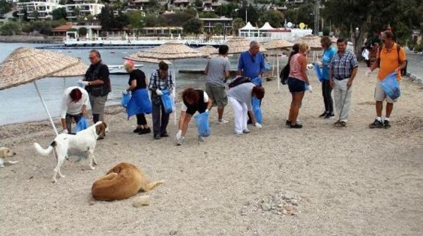 G&uuml;ndoğanlılar, Tatilcilerle Sahili Temizledi